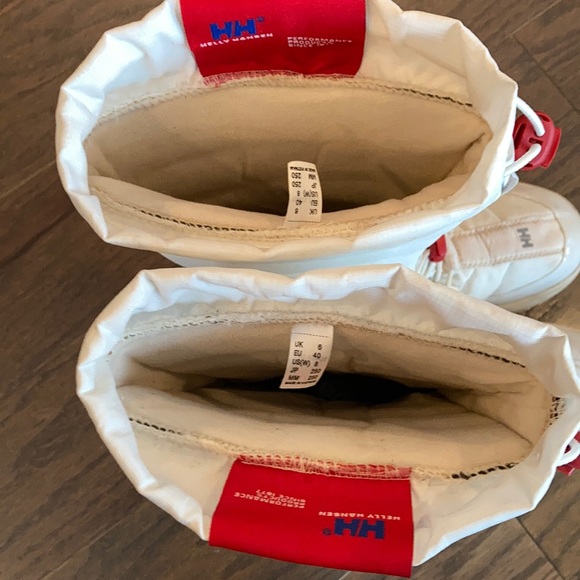 COPY - Helly Hansen White Snowboot - Picture 10 of 15